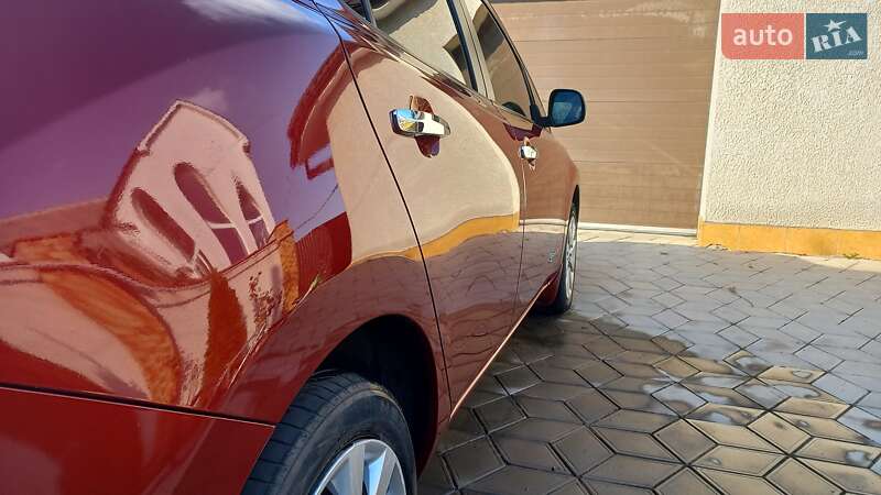 Хетчбек Nissan Leaf 2015 в Одесі