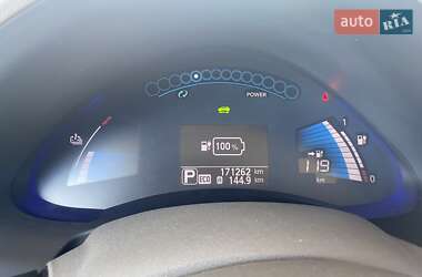 Хэтчбек Nissan Leaf 2013 в Николаеве