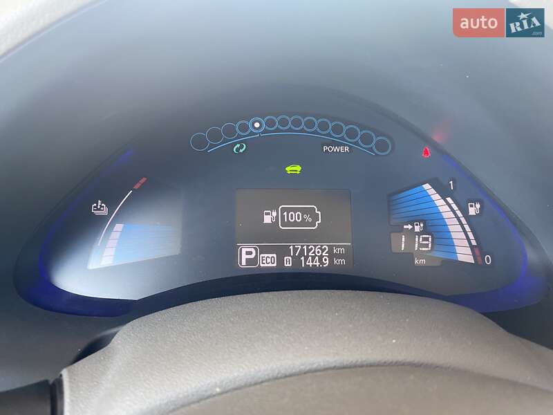 Хэтчбек Nissan Leaf 2013 в Николаеве
