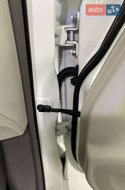 Хэтчбек Nissan Leaf 2013 в Николаеве