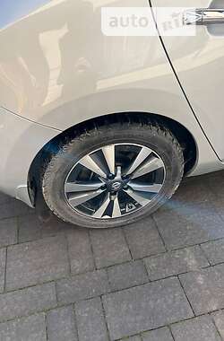 Хэтчбек Nissan Leaf 2016 в 