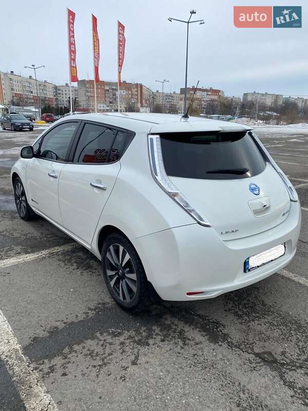 Хэтчбек Nissan Leaf 2016 в Черновцах