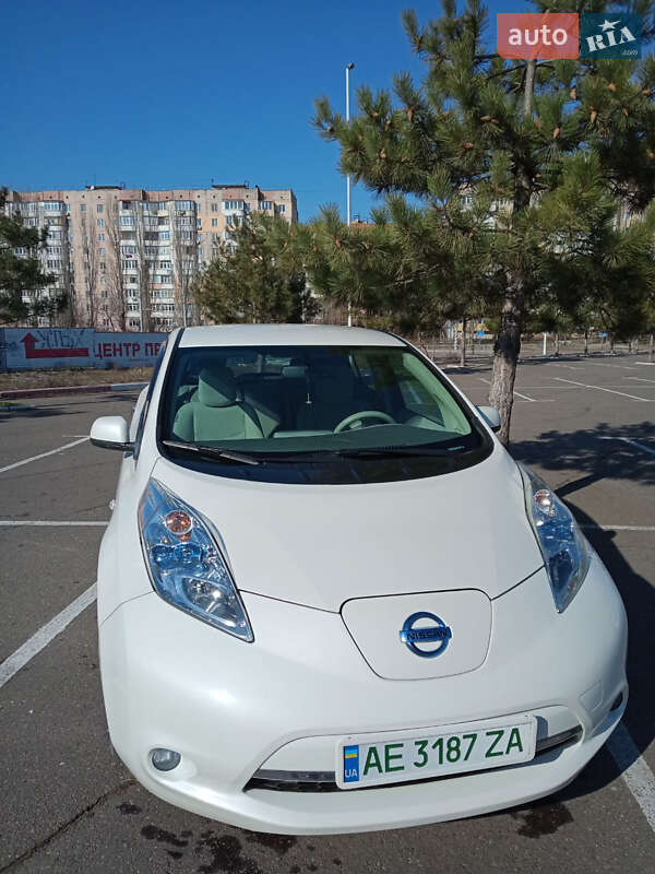 Хэтчбек Nissan Leaf 2013 в Николаеве