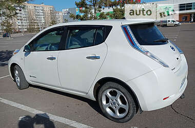 Хэтчбек Nissan Leaf 2013 в Николаеве