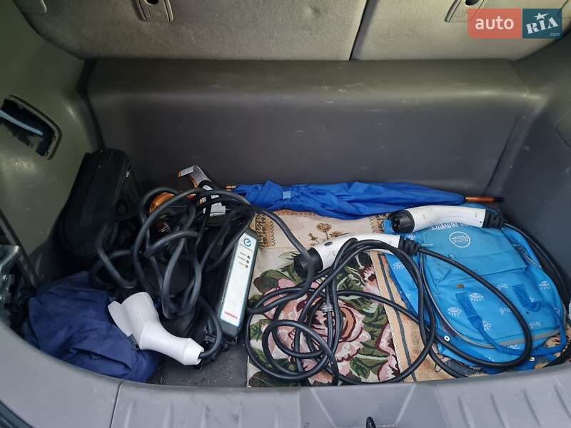 Хетчбек Nissan Leaf 2011 в Дніпрі фото 5 Хетчбек Nissan Leaf 2011 в Дніпрі