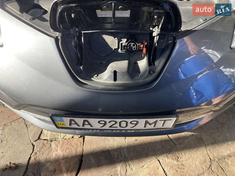 Хэтчбек Nissan Leaf 2015 в Киеве