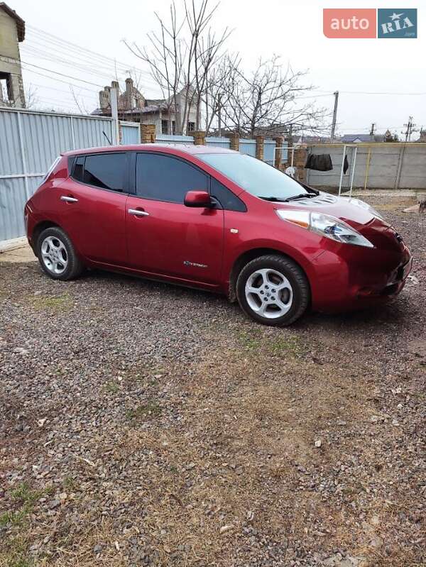Хэтчбек Nissan Leaf 2013 в Одессе