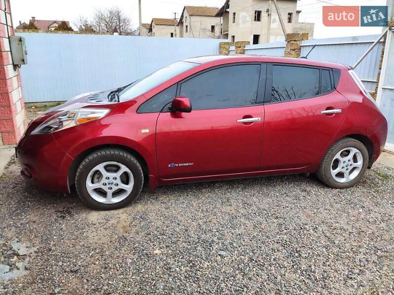 Хэтчбек Nissan Leaf 2013 в Одессе