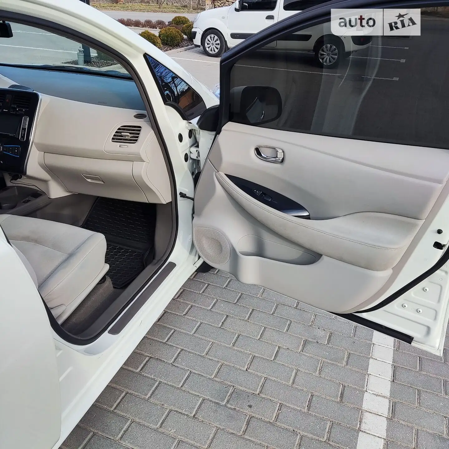 2011 Nissan Leaf - мініатюра 10