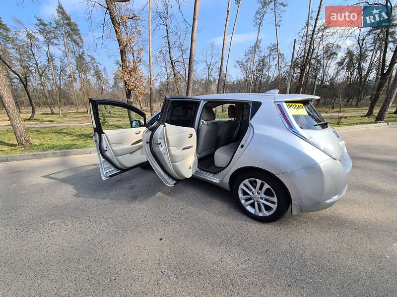 Хетчбек Nissan Leaf 2011 в Черкасах