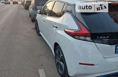 Хетчбек Nissan Leaf 2021 в Чернівцях
