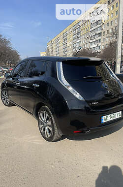 Хэтчбек Nissan Leaf 2014 в 