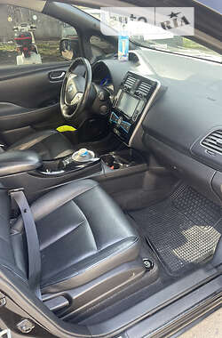 Хэтчбек Nissan Leaf 2014 в 