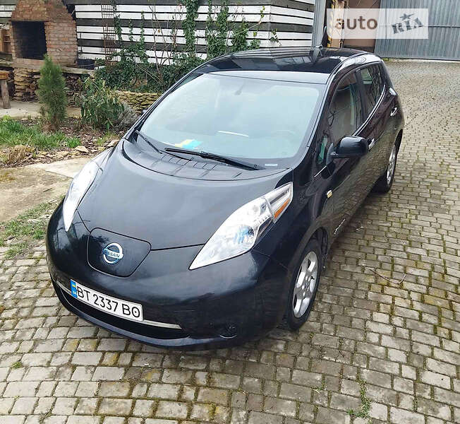 Хэтчбек Nissan Leaf 2014 в Херсоне