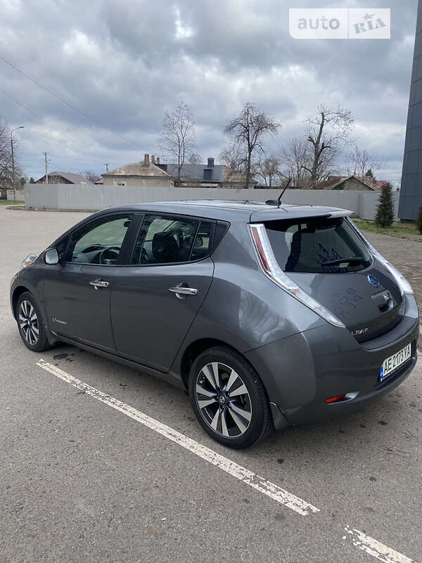 Хэтчбек Nissan Leaf 2017 в Кривом Роге