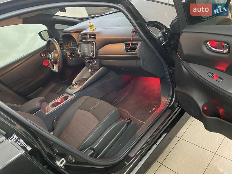 Хетчбек Nissan Leaf 2021 в Кам'янському