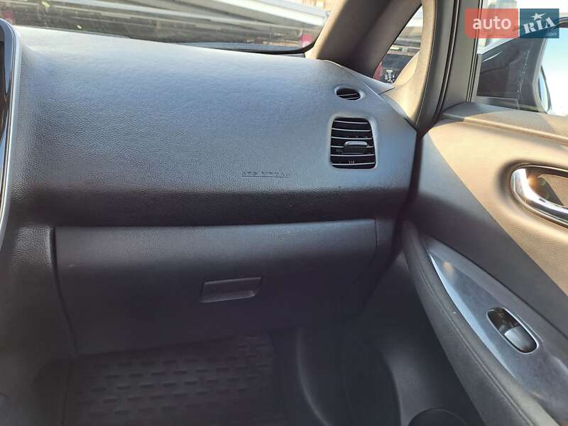 Хетчбек Nissan Leaf 2016 в Києві фото 11 Хетчбек Nissan Leaf 2016 в Києві