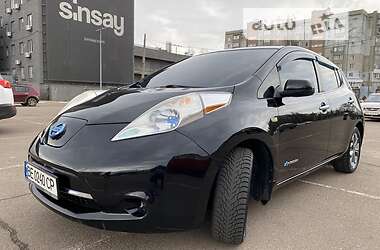 Хэтчбек Nissan Leaf 2013 в 
