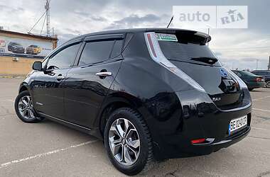 Хэтчбек Nissan Leaf 2013 в 