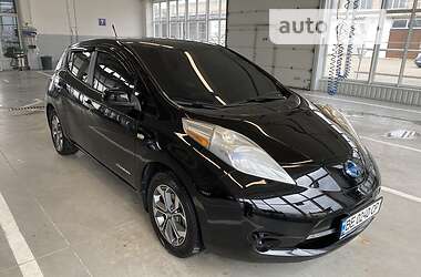 Хэтчбек Nissan Leaf 2013 в 