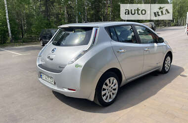 Хэтчбек Nissan Leaf 2013 в 