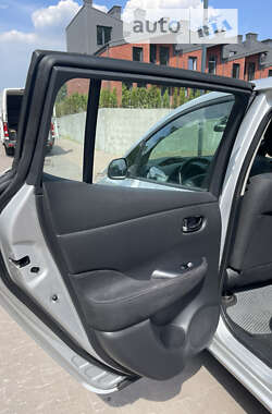 Хэтчбек Nissan Leaf 2013 в 