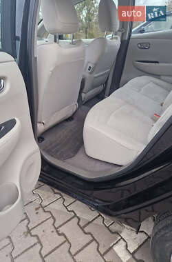 Хэтчбек Nissan Leaf 2012 в 