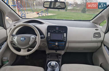 Хэтчбек Nissan Leaf 2012 в 