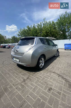 Хетчбек Nissan Leaf 2014 в 