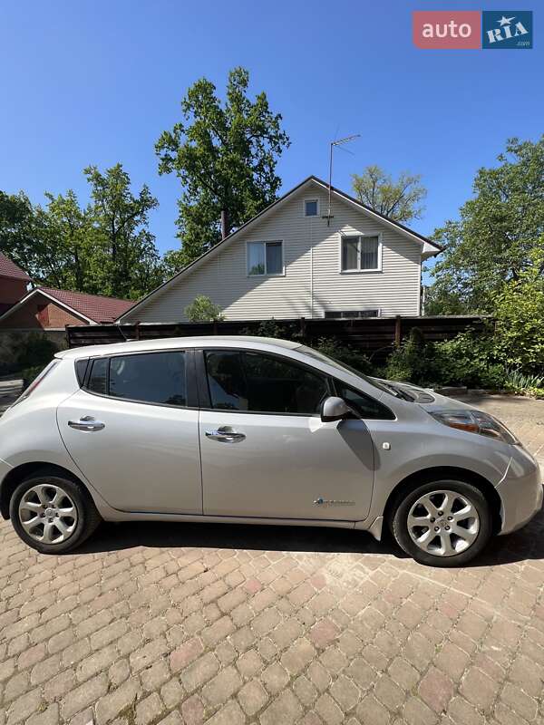 Хетчбек Nissan Leaf 2015 в Ірпені фото 2 Хетчбек Nissan Leaf 2015 в Ірпені