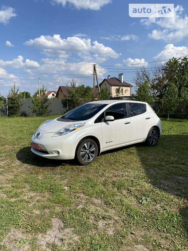 Хэтчбек Nissan Leaf 2013 в Буске