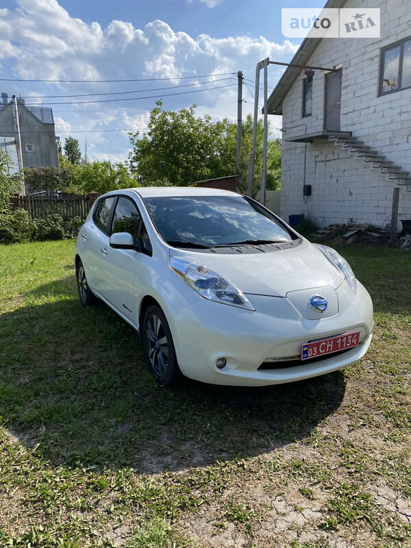 Хэтчбек Nissan Leaf 2013 в Буске