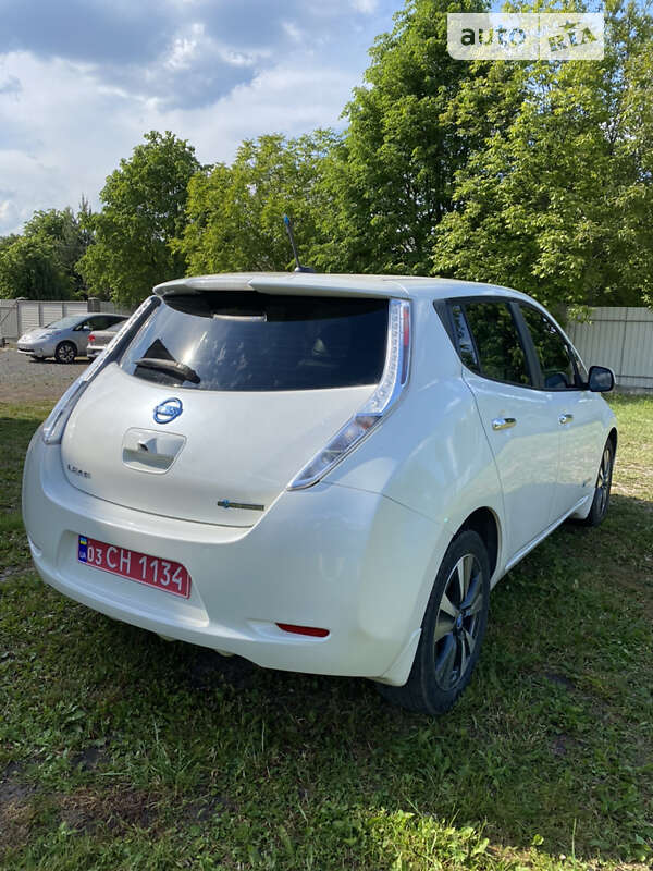 Хэтчбек Nissan Leaf 2013 в Буске