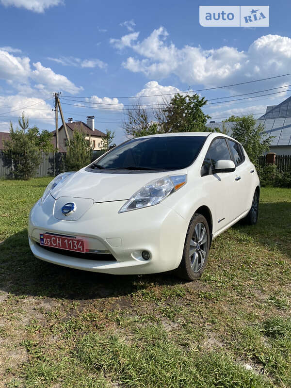 Хэтчбек Nissan Leaf 2013 в Буске