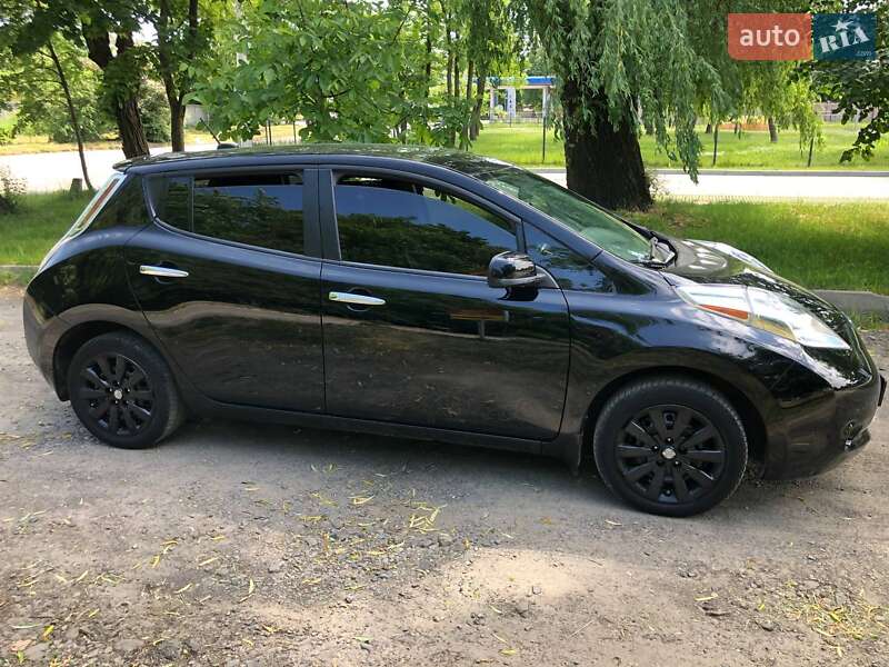 Хэтчбек Nissan Leaf 2014 в Львове