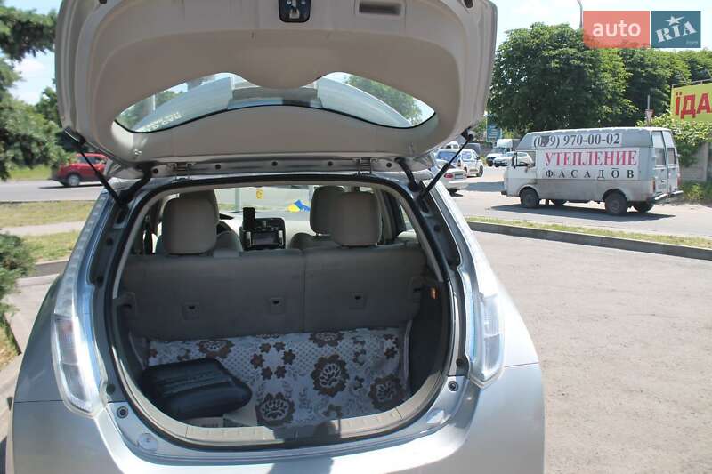 Хэтчбек Nissan Leaf 2011 в Лозовой
