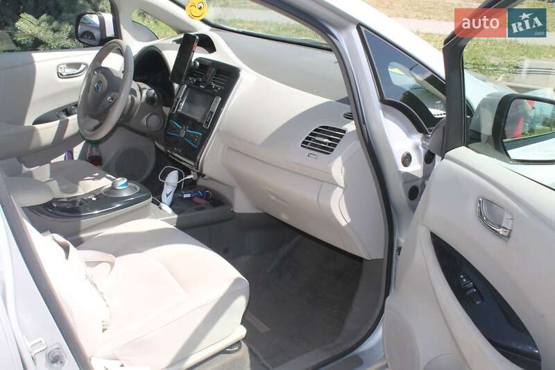 Хэтчбек Nissan Leaf 2011 в Лозовой