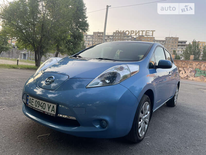 Хэтчбек Nissan Leaf 2014 в Днепре