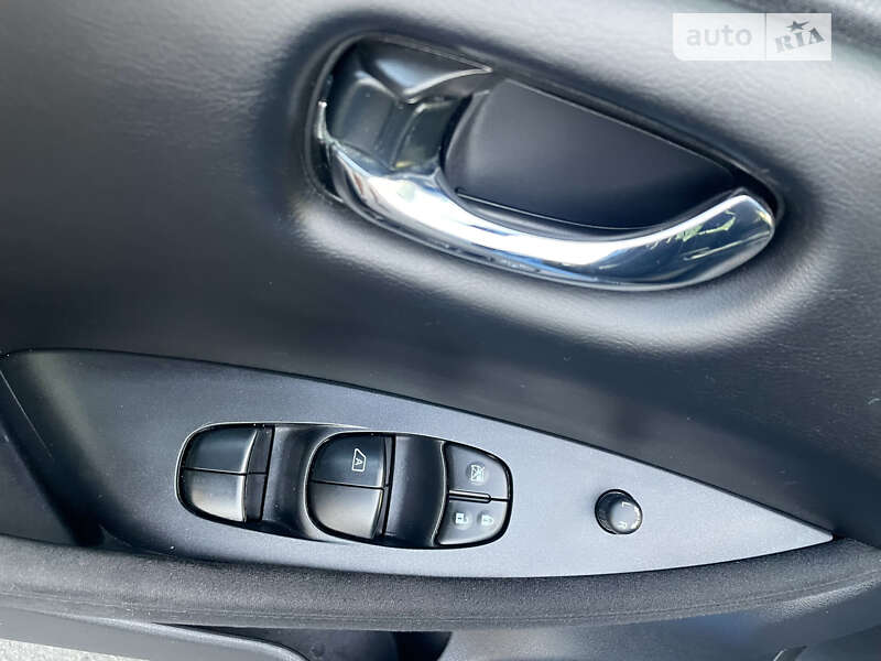 Хэтчбек Nissan Leaf 2014 в Днепре