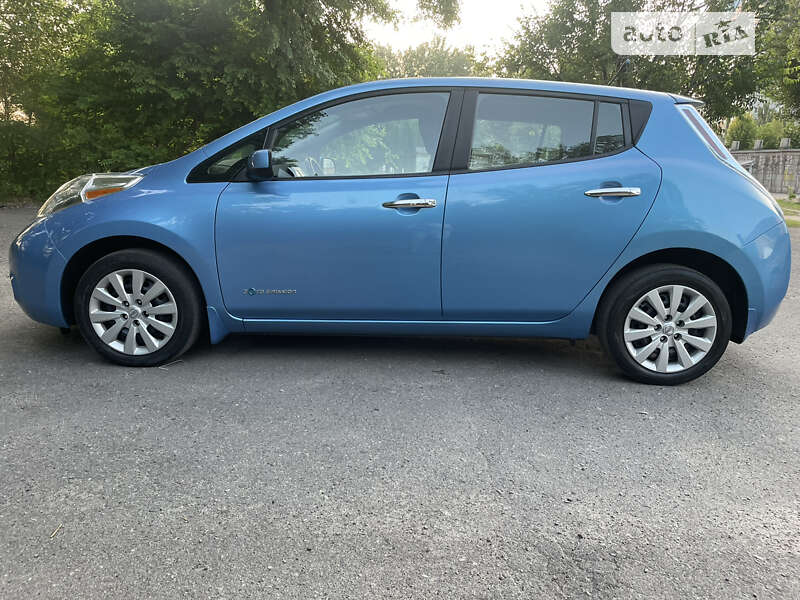 Хэтчбек Nissan Leaf 2014 в Днепре