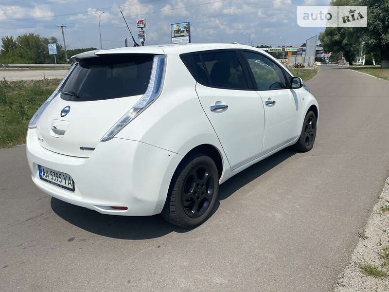 Хэтчбек Nissan Leaf 2016 в Киеве