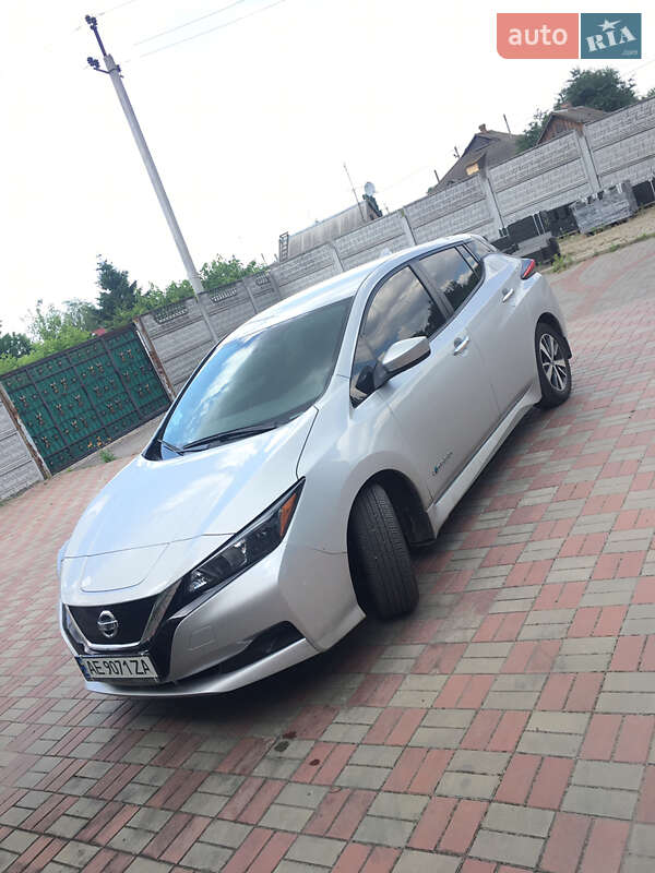 Хэтчбек Nissan Leaf 2018 в Никополе