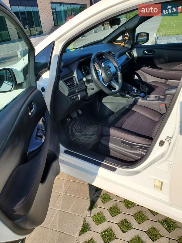 Хэтчбек Nissan Leaf 2019 в Хмельницком