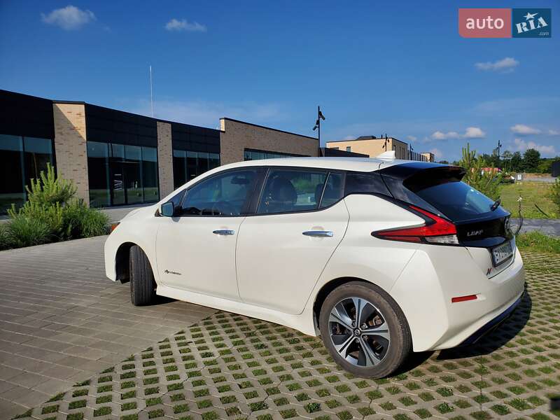 Хэтчбек Nissan Leaf 2019 в Хмельницком