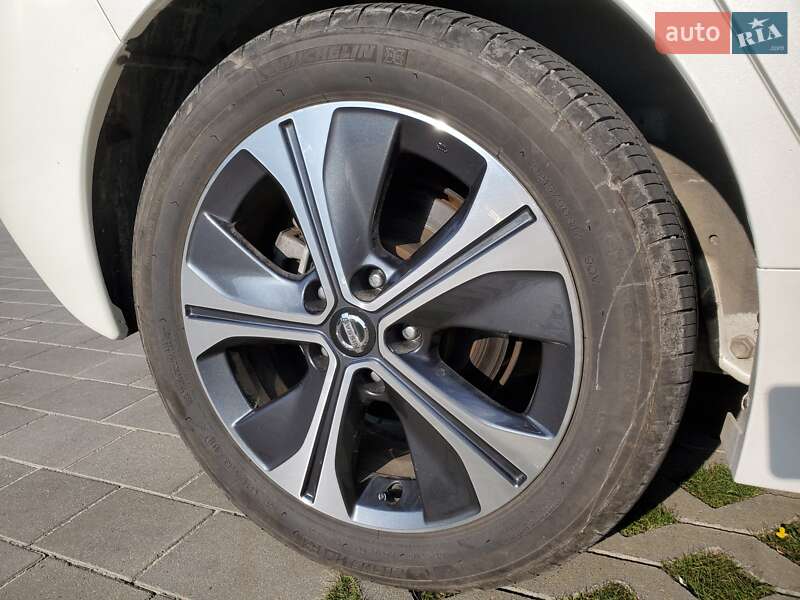 Хэтчбек Nissan Leaf 2019 в Хмельницком