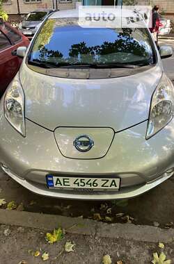 Хетчбек Nissan Leaf 2013 в Дніпрі