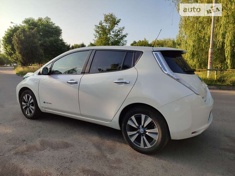 Хетчбек Nissan Leaf 2016 в Рівному