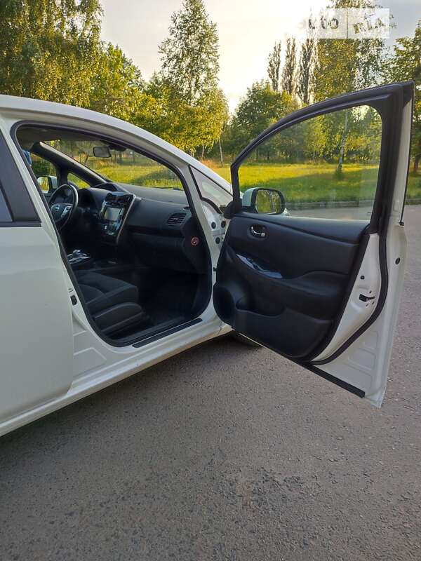 Хетчбек Nissan Leaf 2016 в Рівному