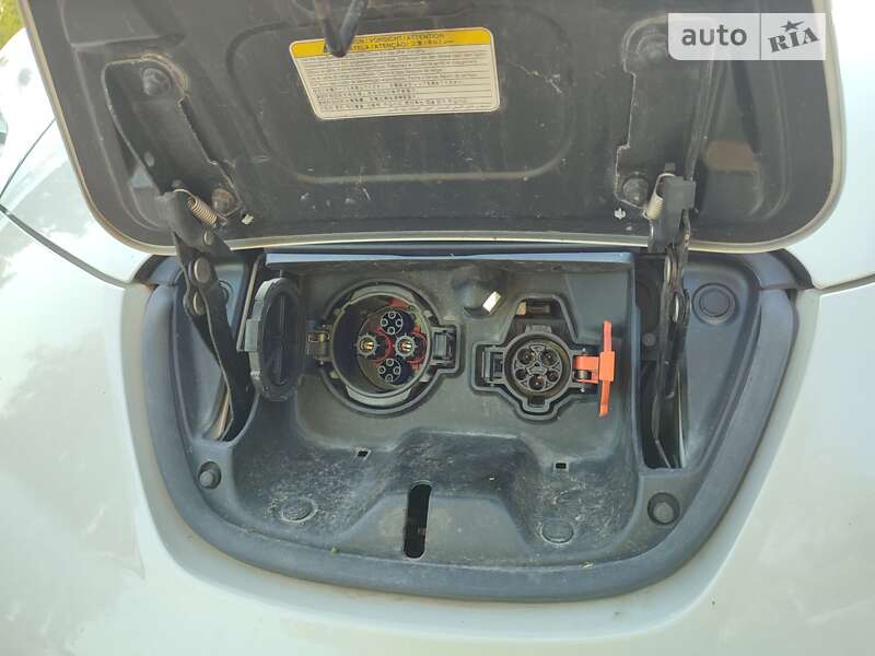 Хетчбек Nissan Leaf 2016 в Рівному