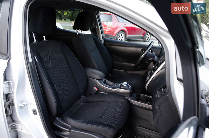 Хетчбек Nissan Leaf 2015 в Хмельницькому